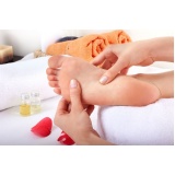 massagem relaxante nos pés